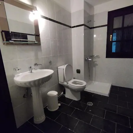 Dimosthenis Karastamatis Pensión 3*