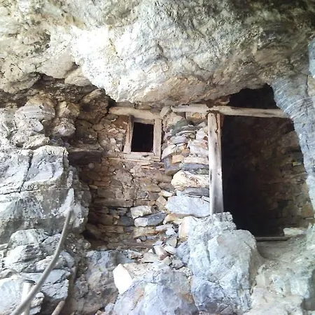 Pensión Dimosthenis Karastamatis 3*