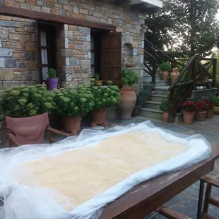 Dimosthenis Karastamatis Pensión 3*